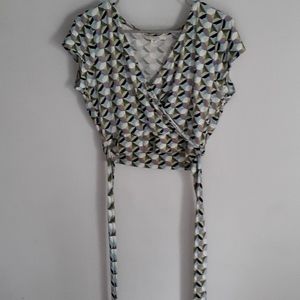 Womens crop v-neck